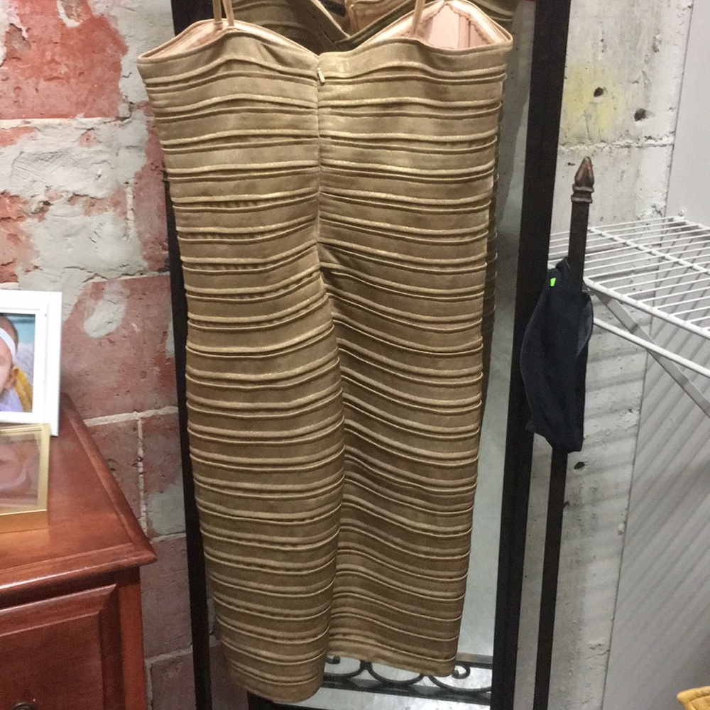 Dress - Picture 2 of 4